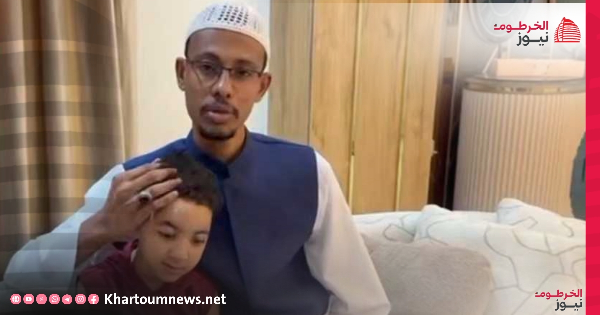 القائد المصباح أبو زيد يعود لمنزله في القاهرة بعد إطلاق سراحه، وسط ترحيب من ذويه.